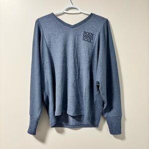 La Vie En Rose V-Neck Sweater in Slate Blue Small